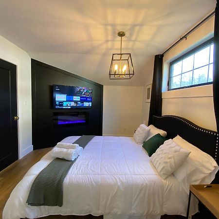 Stylish Downtown Kingsville Getaway With Putting Green, Firepit & Games 외부 사진