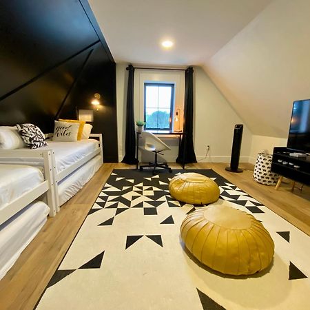 Stylish Downtown Kingsville Getaway With Putting Green, Firepit & Games 외부 사진