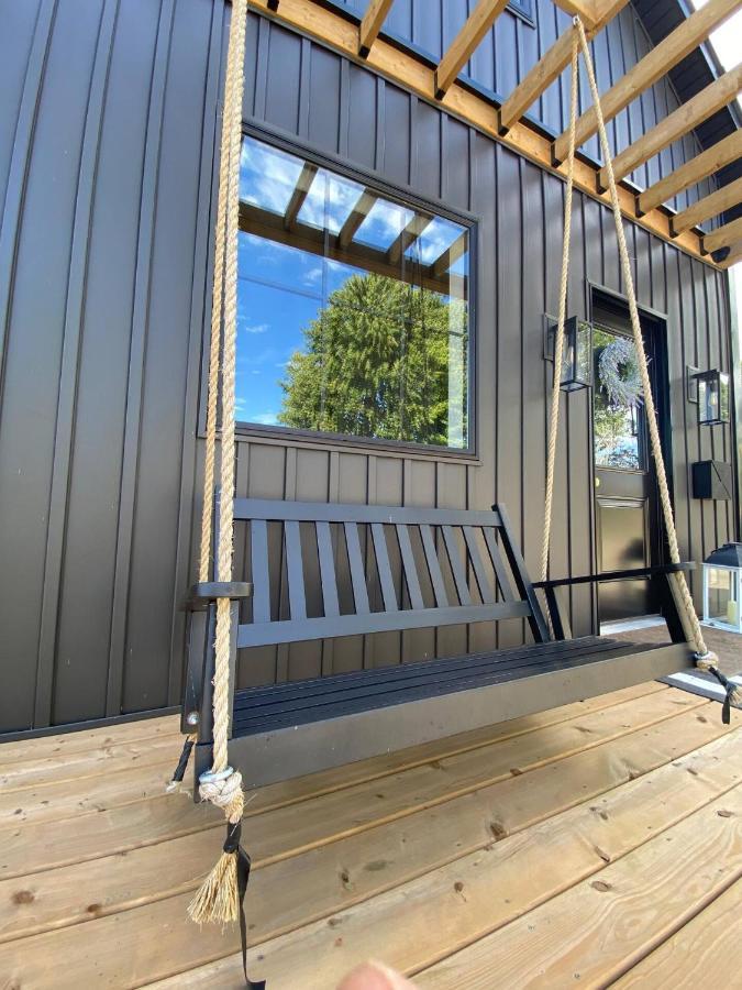 Stylish Downtown Kingsville Getaway With Putting Green, Firepit & Games 외부 사진