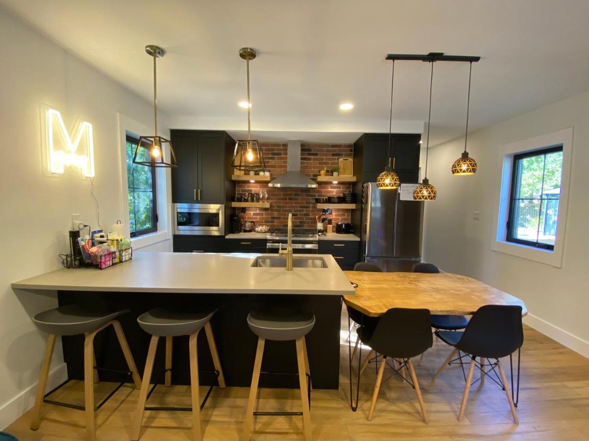 Stylish Downtown Kingsville Getaway With Putting Green, Firepit & Games 외부 사진