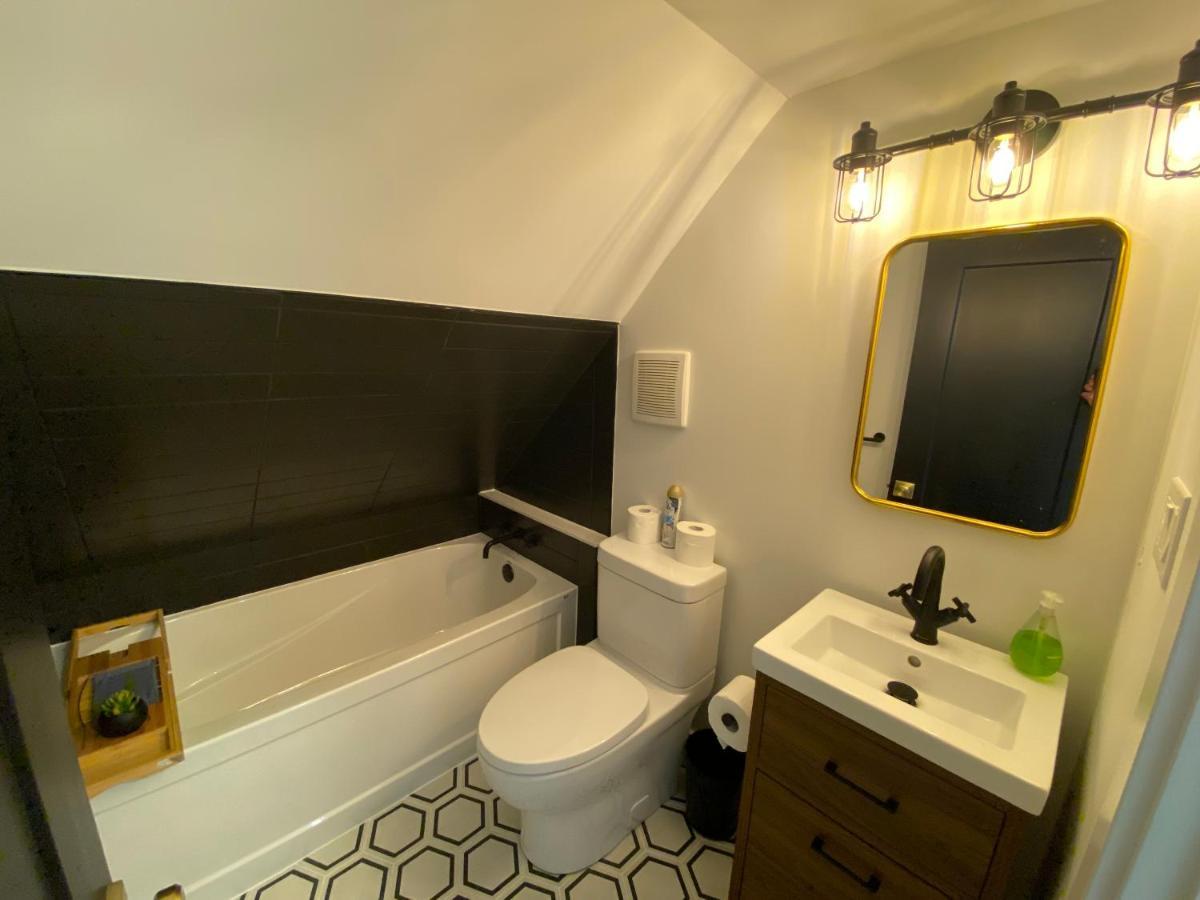 Stylish Downtown Kingsville Getaway With Putting Green, Firepit & Games 외부 사진