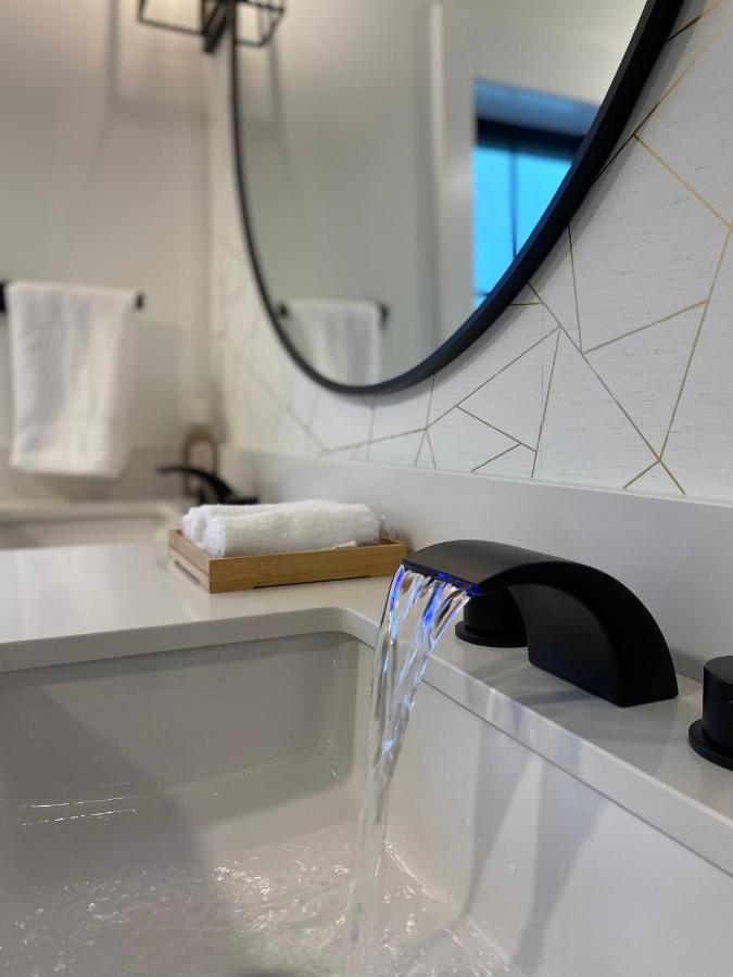 Stylish Downtown Kingsville Getaway With Putting Green, Firepit & Games 외부 사진