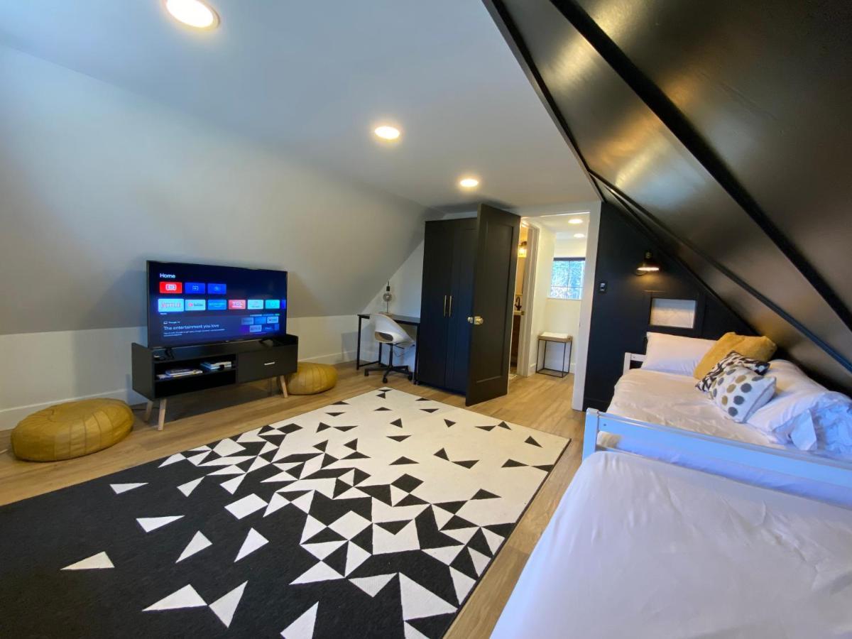 Stylish Downtown Kingsville Getaway With Putting Green, Firepit & Games 외부 사진