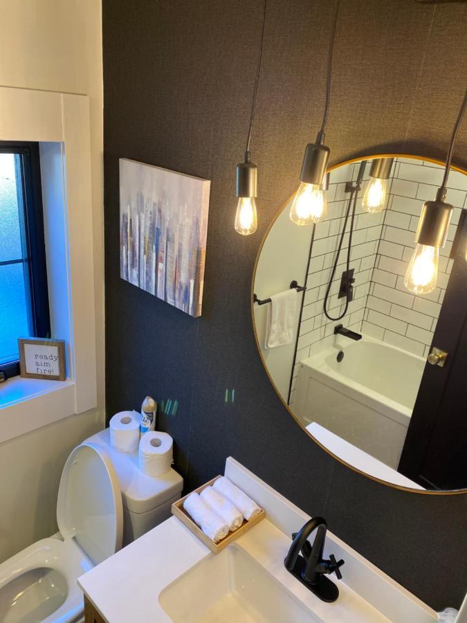 Stylish Downtown Kingsville Getaway With Putting Green, Firepit & Games 외부 사진