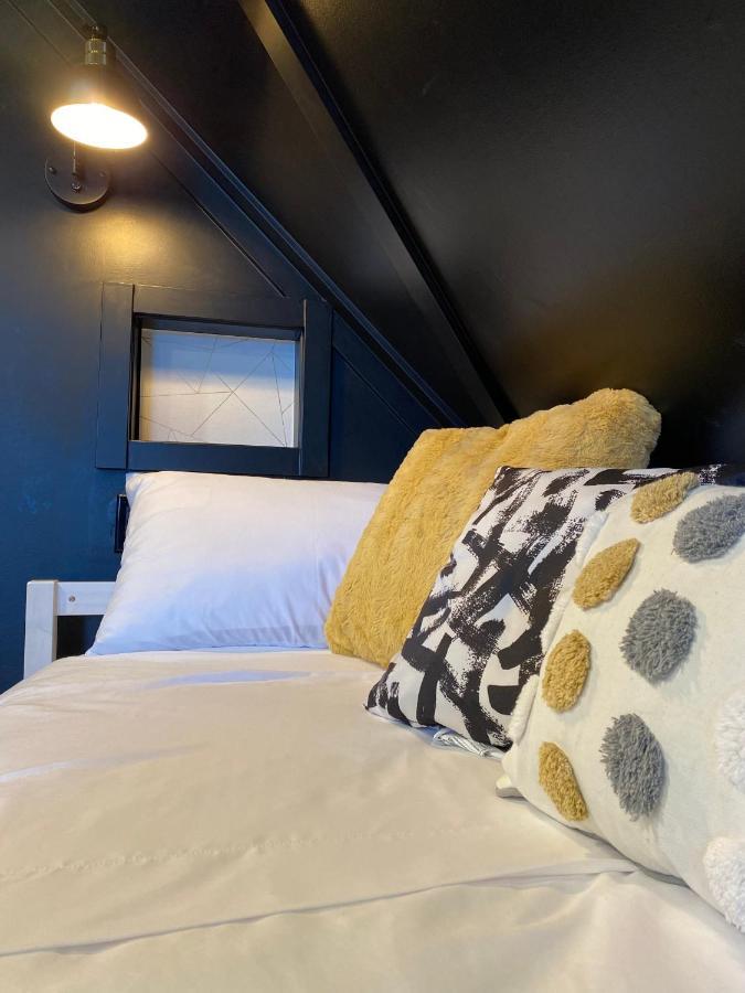 Stylish Downtown Kingsville Getaway With Putting Green, Firepit & Games 외부 사진