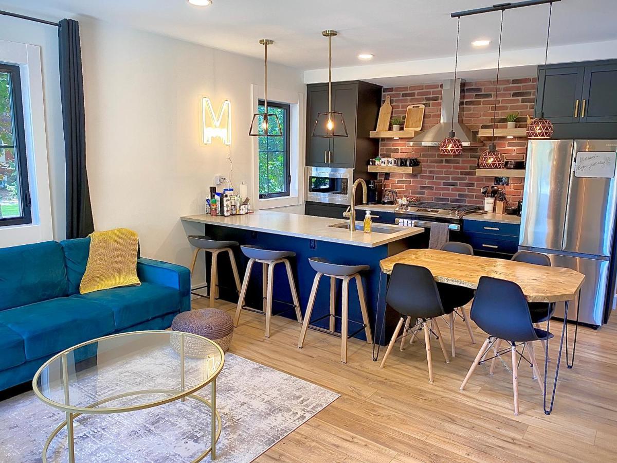 Stylish Downtown Kingsville Getaway With Putting Green, Firepit & Games 외부 사진