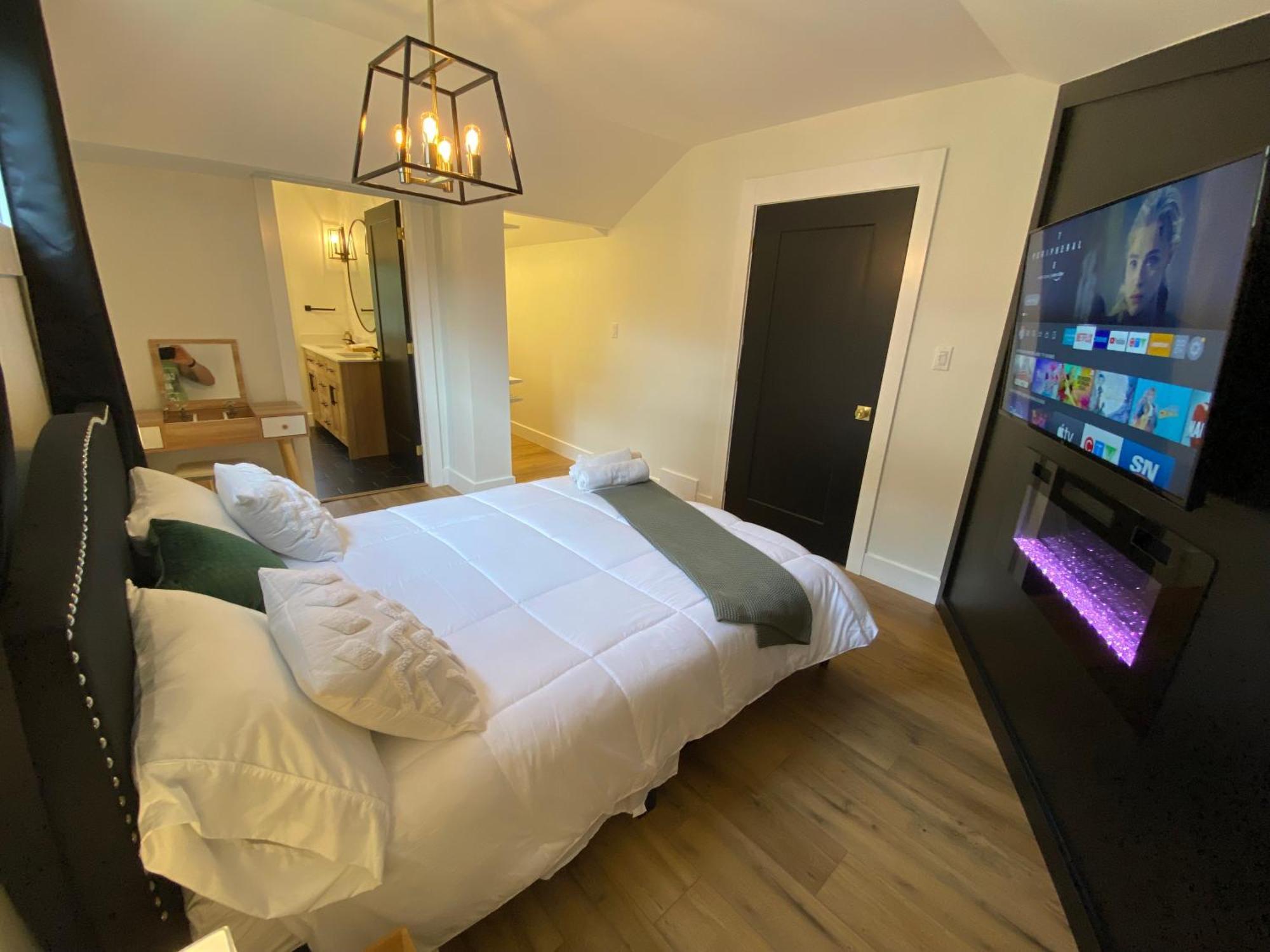 Stylish Downtown Kingsville Getaway With Putting Green, Firepit & Games 외부 사진